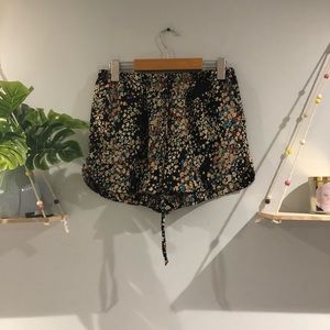 (3 for $15) 🌸UK2LA || Floral Shorts